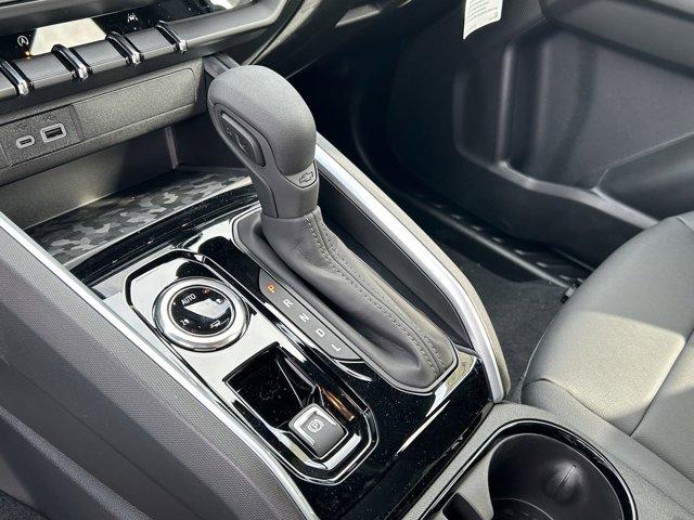 Vehicle image 24 of 32