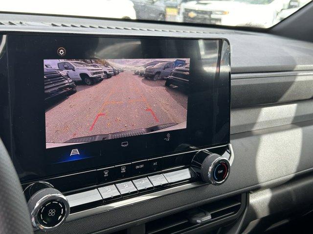 Vehicle image 23 of 32