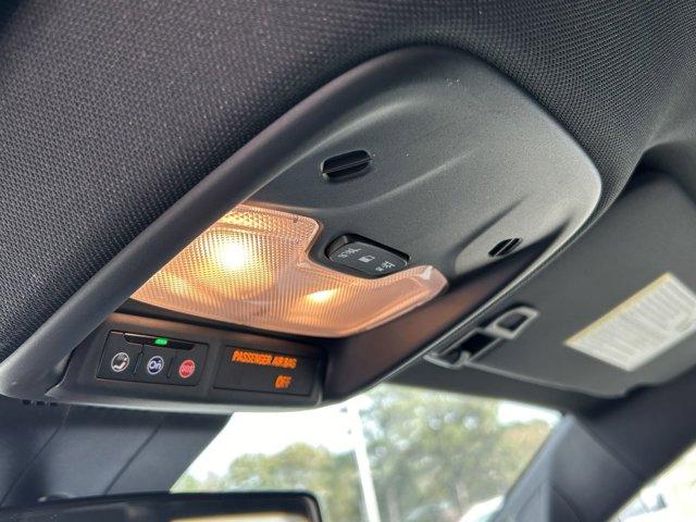 Vehicle image 25 of 32