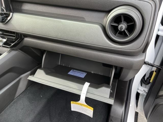 Vehicle image 29 of 37