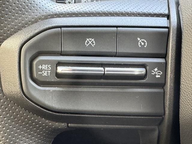 Vehicle image 33 of 37