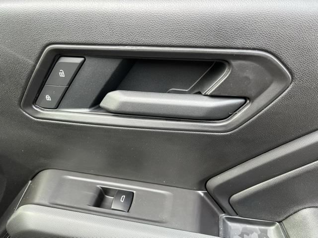 Vehicle image 25 of 37