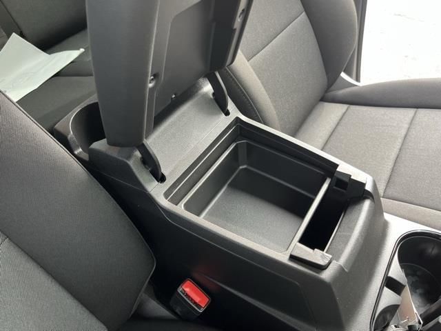 Vehicle image 31 of 37