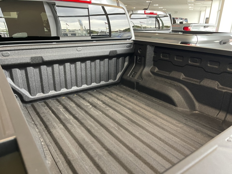 Vehicle image 27 of 29