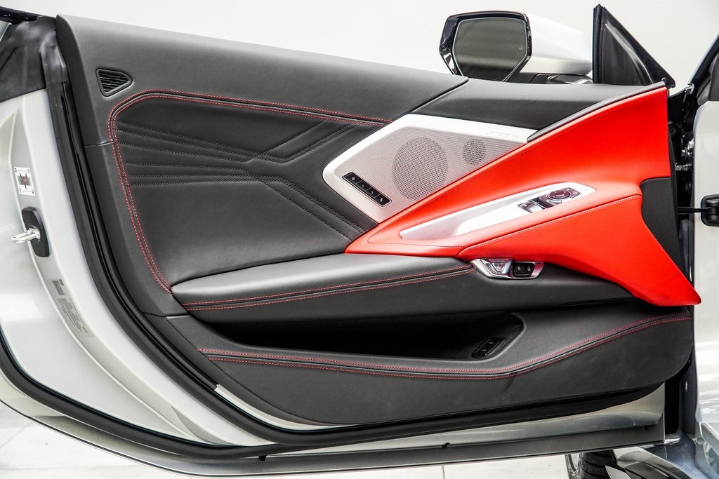 Vehicle image 33 of 40