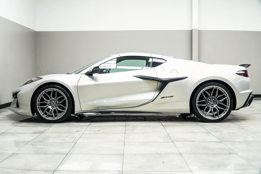 Vehicle image 10 of 40