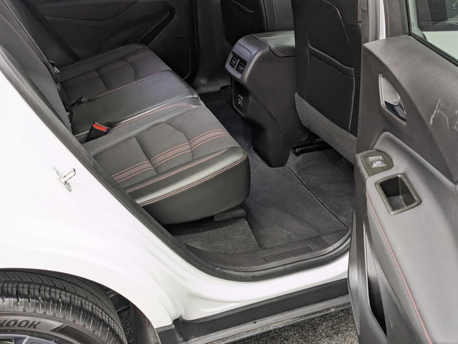 Vehicle image 10 of 30