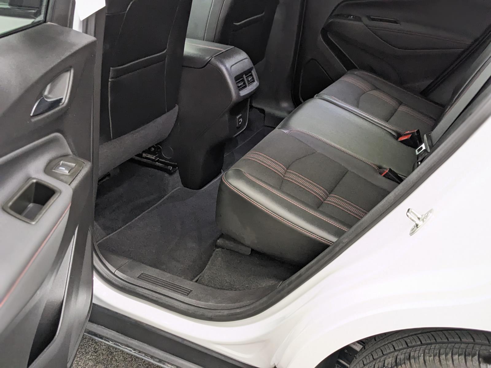 Vehicle image 28 of 30
