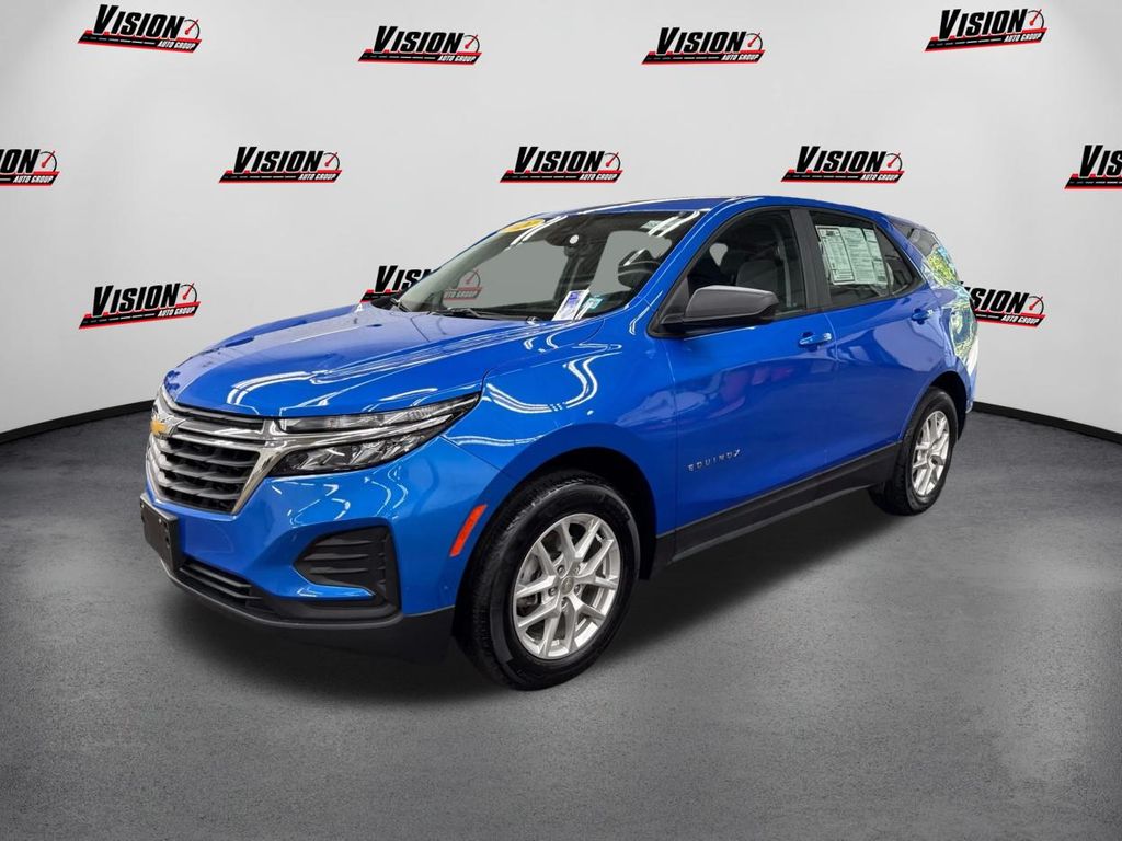 2024 Chevrolet Equinox LS Image 2 of 38
