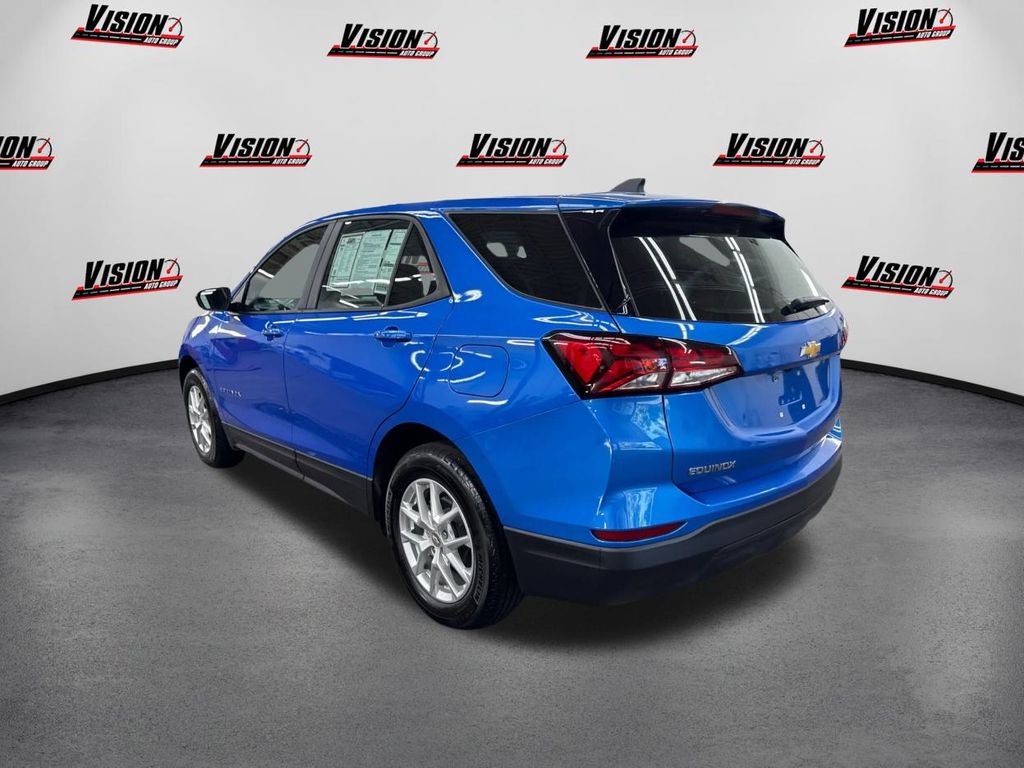 2024 Chevrolet Equinox LS Image 7 of 38