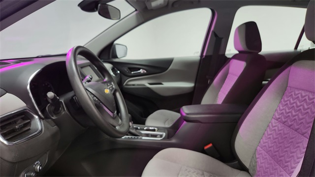 Vehicle image 17 of 26
