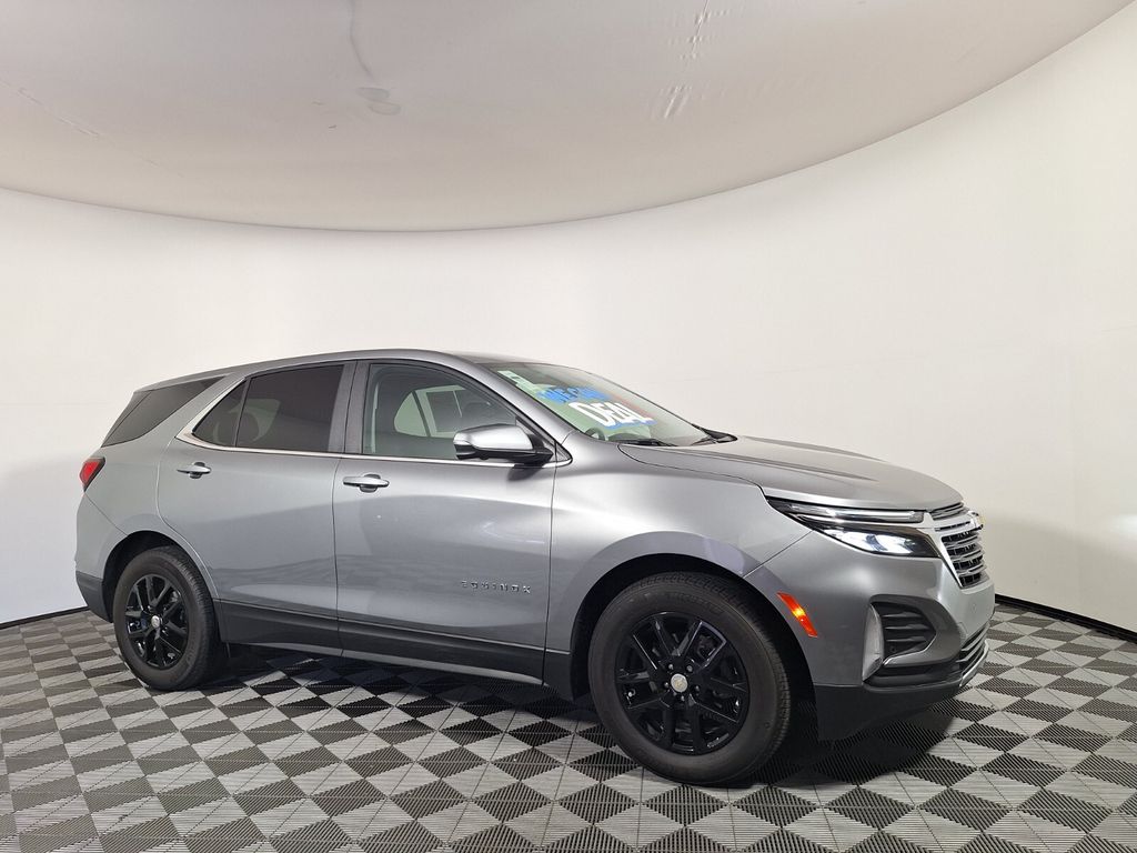 2024 Chevrolet Equinox LT Image 3 of 30