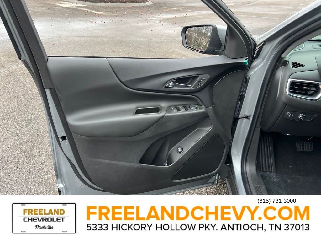 Vehicle image 15 of 24