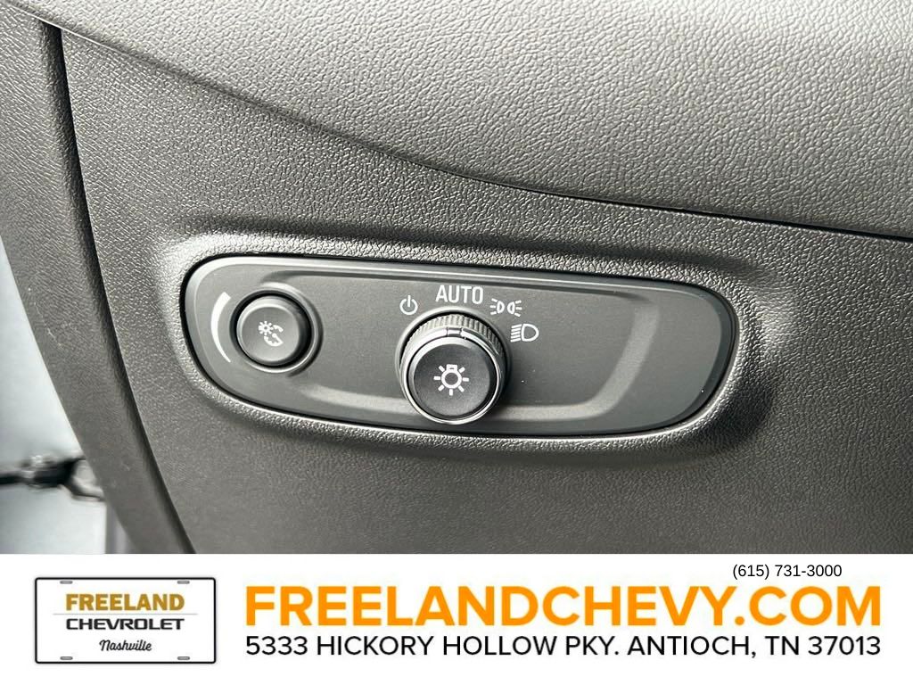 Vehicle image 13 of 24