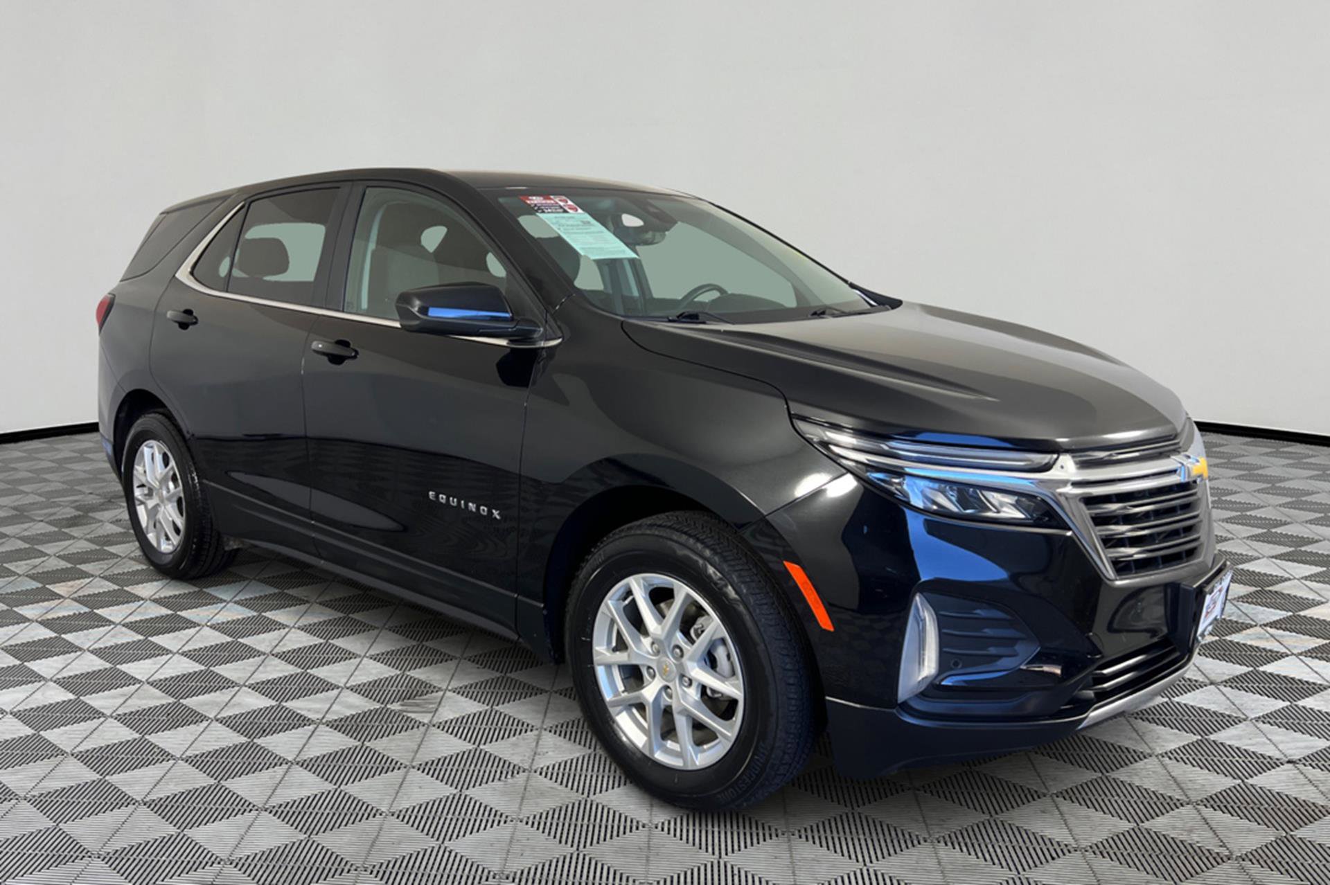 2024 Chevrolet Equinox LT Image 3 of 26