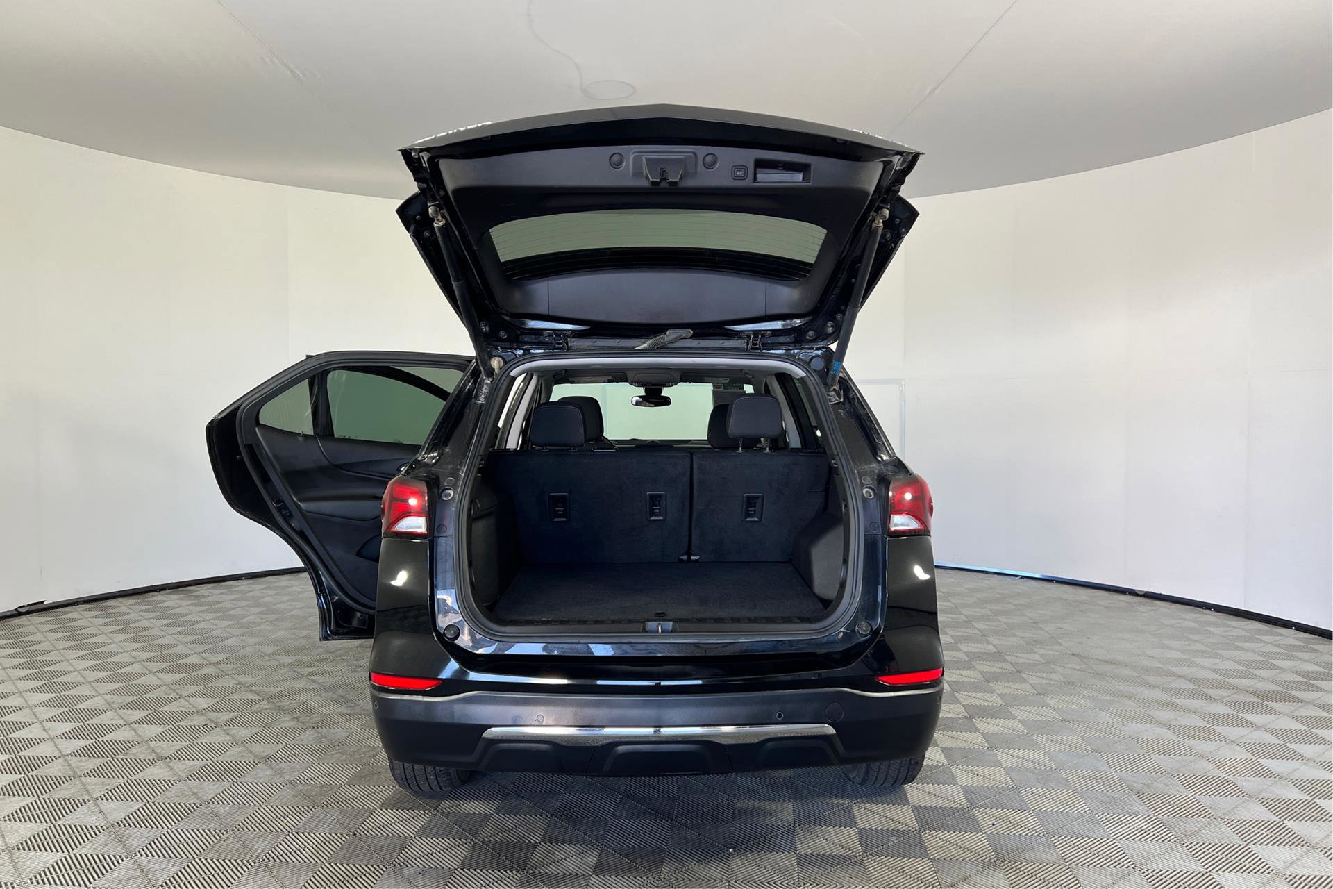 2024 Chevrolet Equinox LT Image 8 of 26