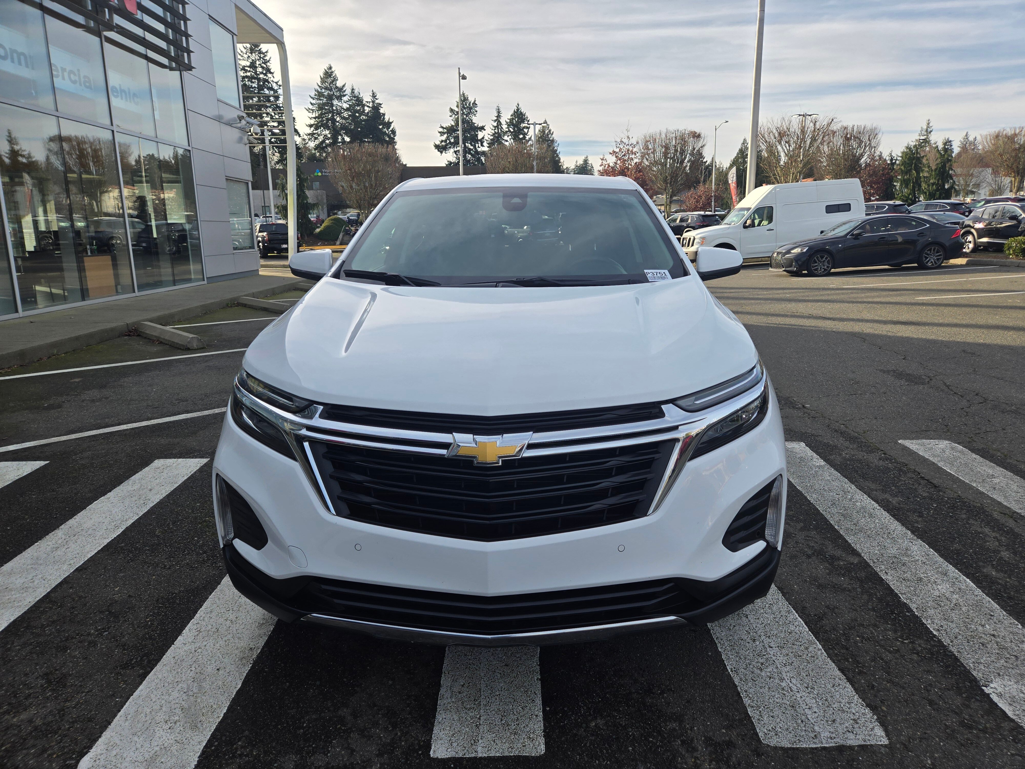 2024 Chevrolet Equinox LT Image 2 of 33