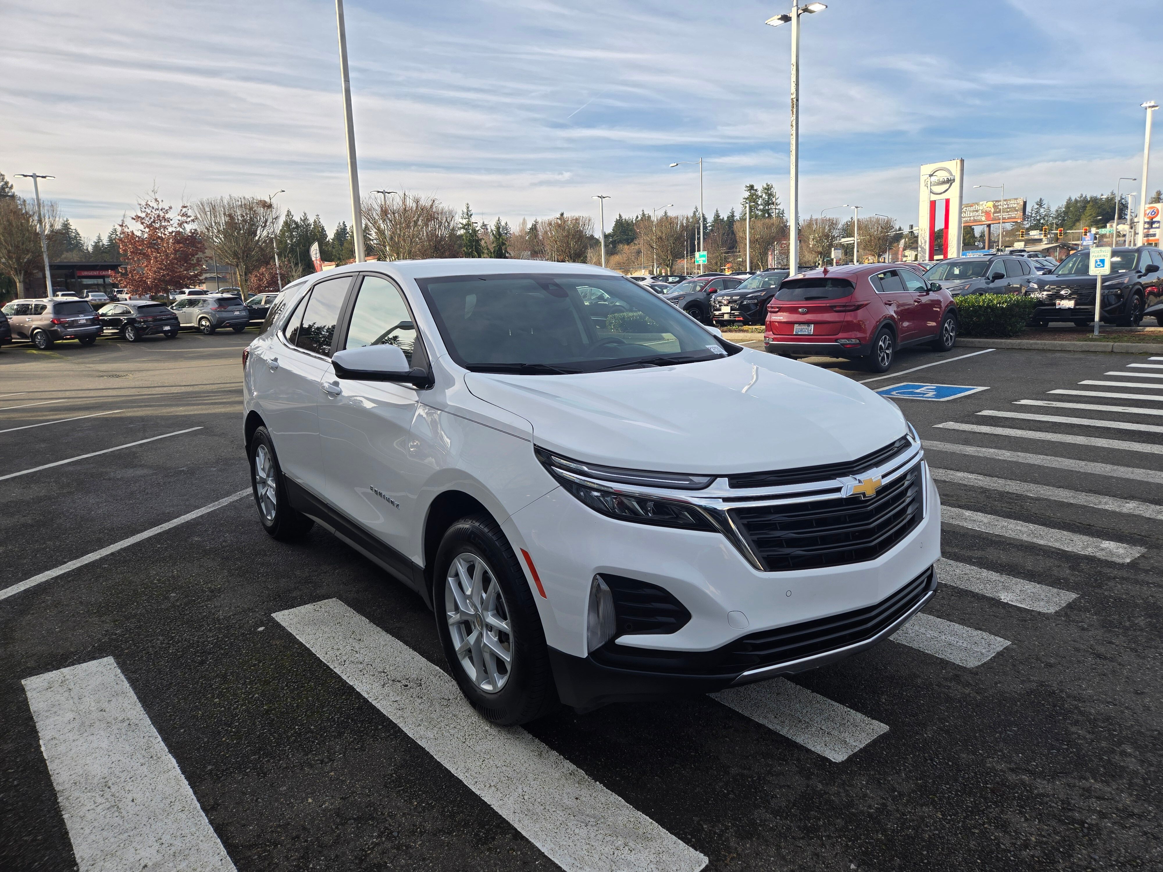 2024 Chevrolet Equinox LT Image 3 of 33