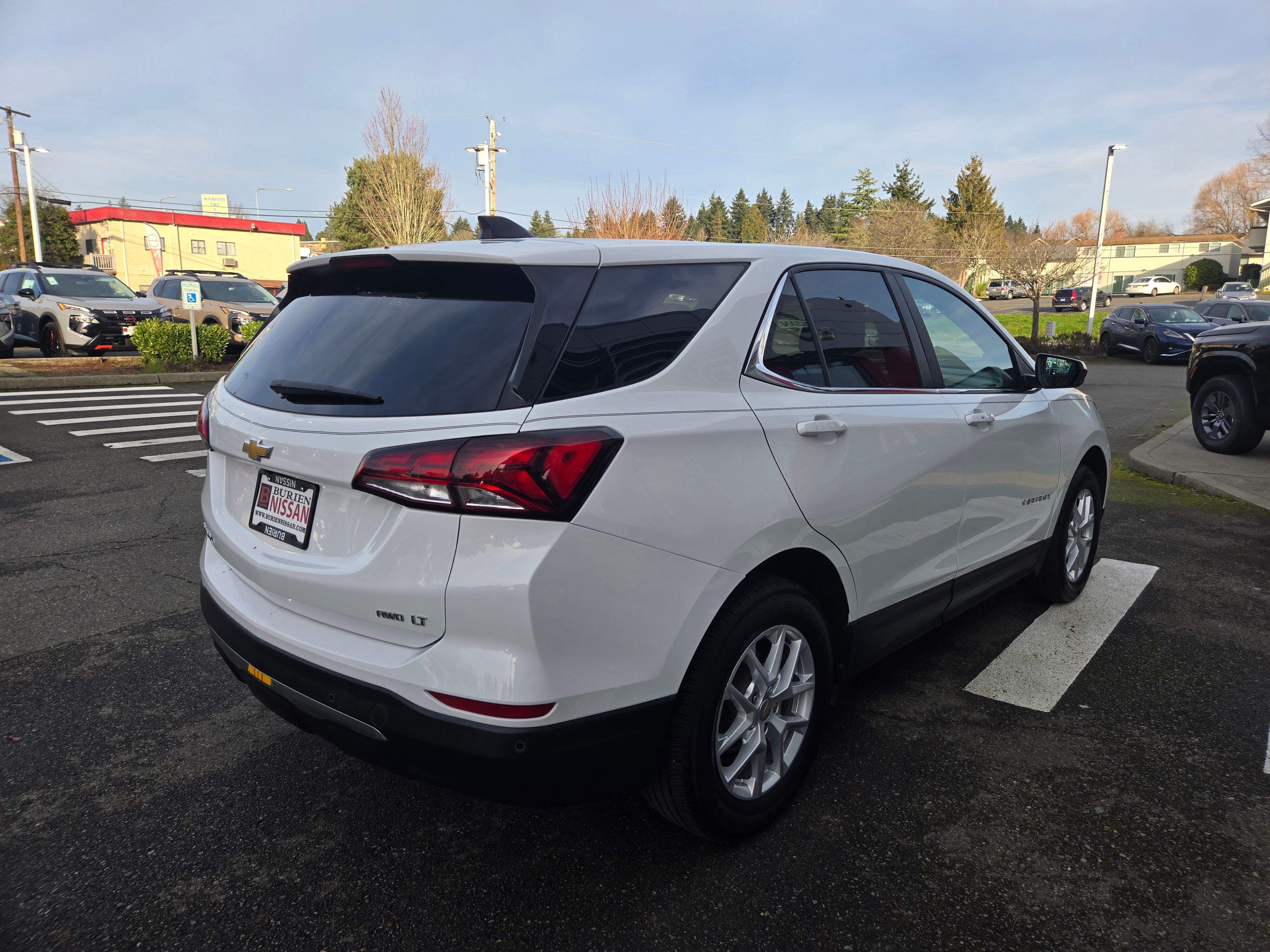 2024 Chevrolet Equinox LT Image 5 of 33