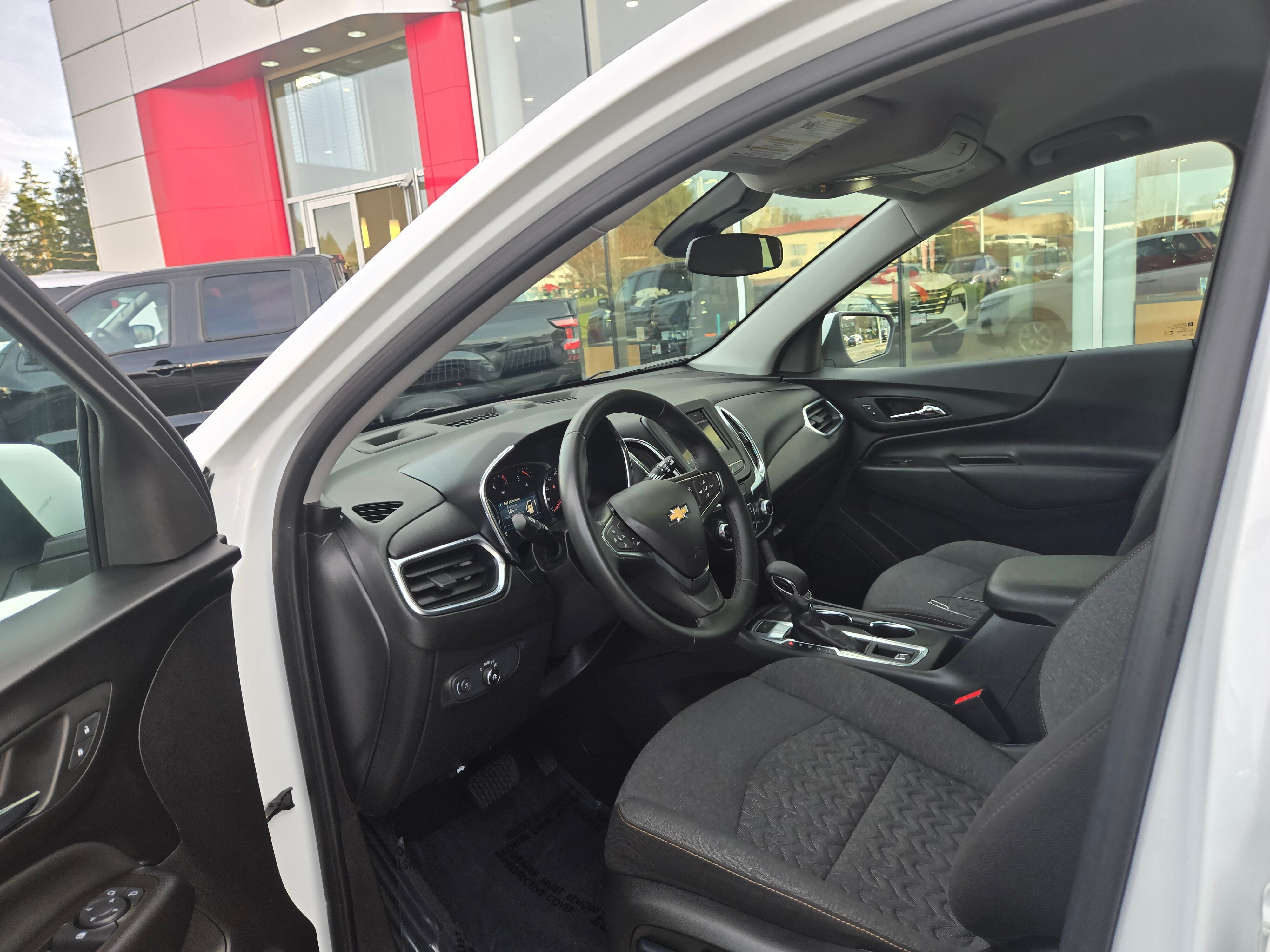 2024 Chevrolet Equinox LT Image 15 of 33