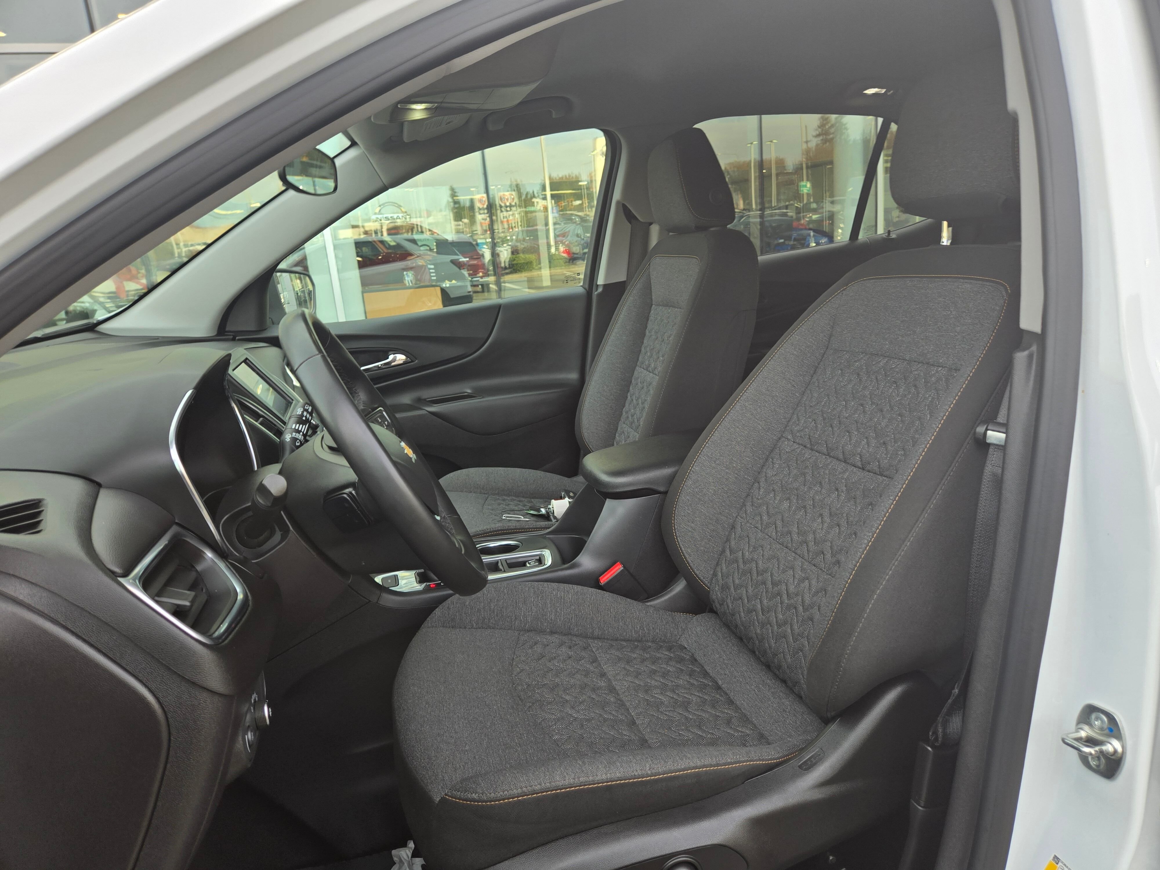 2024 Chevrolet Equinox LT Image 12 of 33