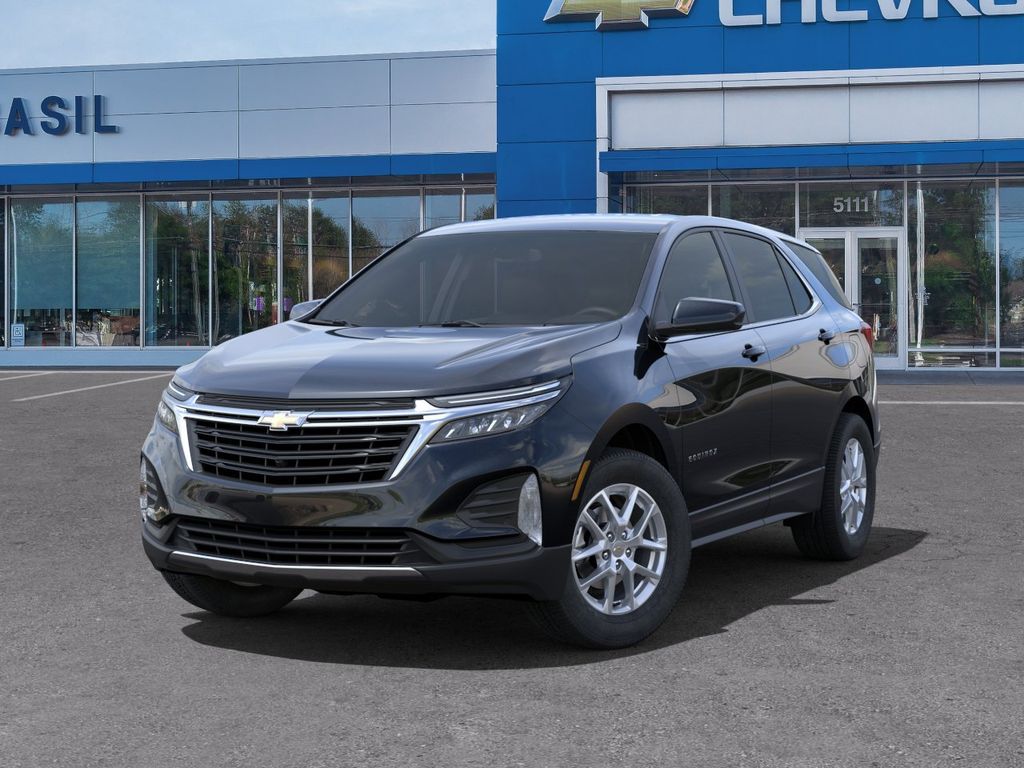 2024 Chevrolet Equinox LT Image 2 of 24