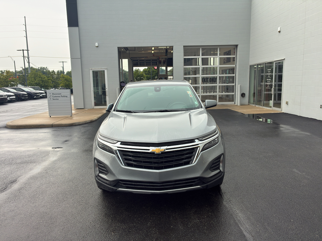2024 Chevrolet Equinox LT Image 2 of 26