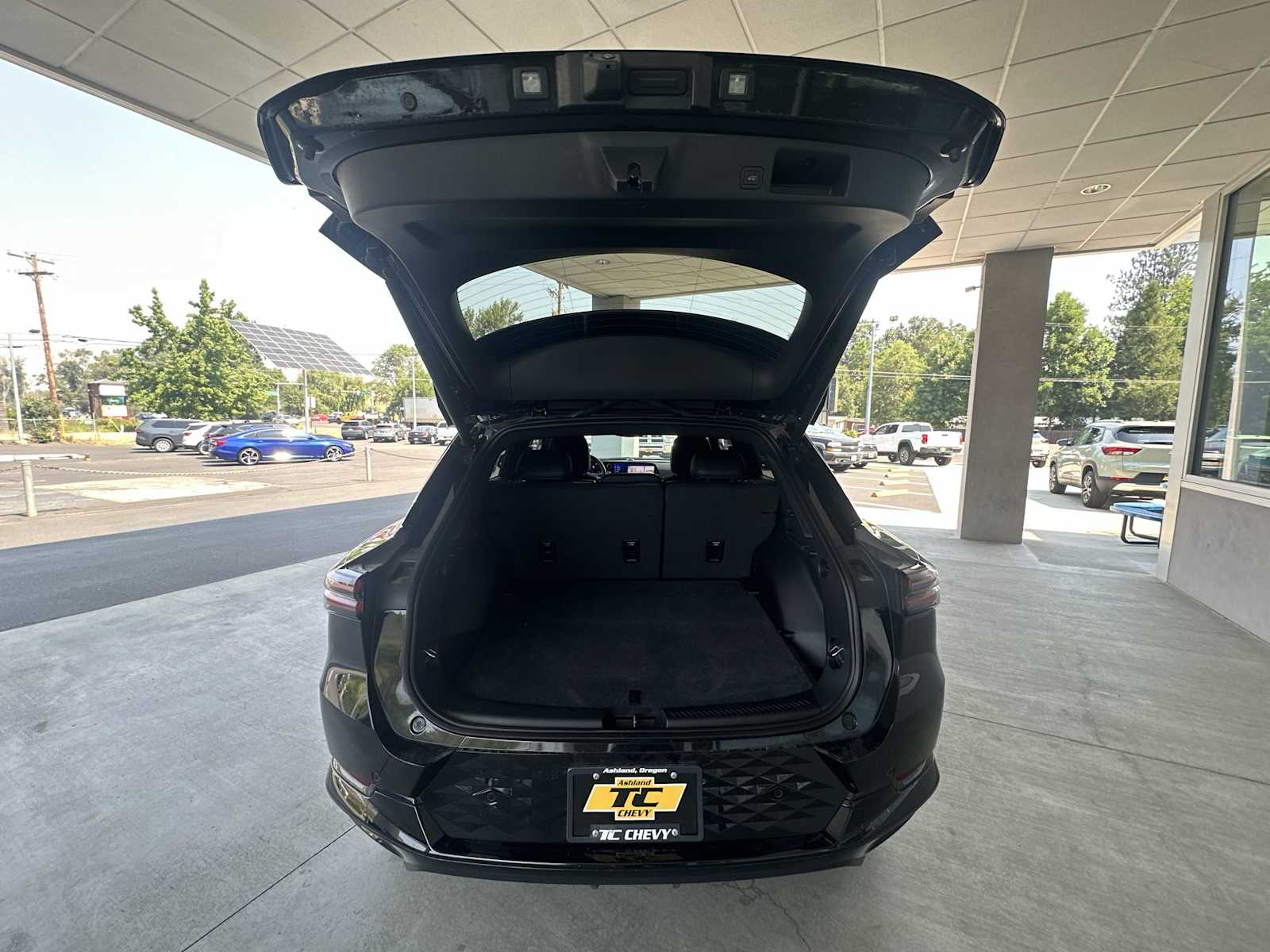 Vehicle image 12 of 32