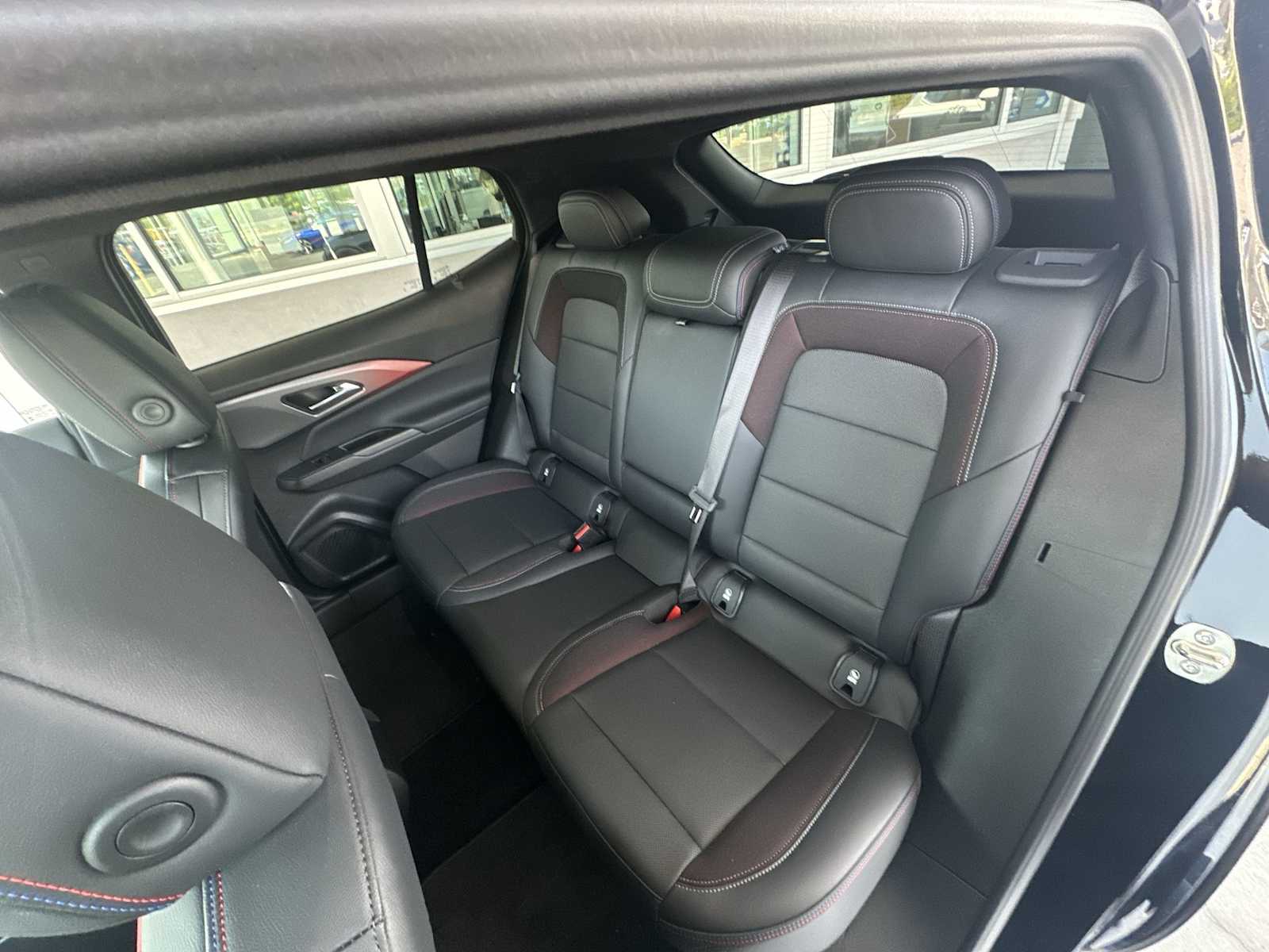 Vehicle image 15 of 32