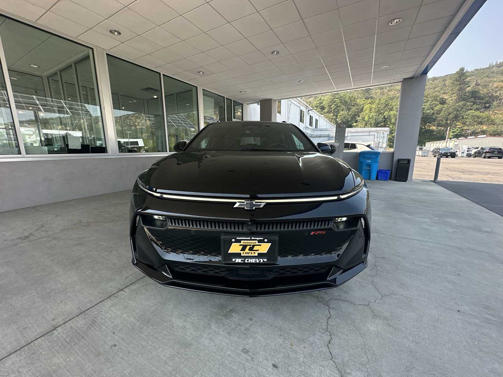 Vehicle image 3 of 32