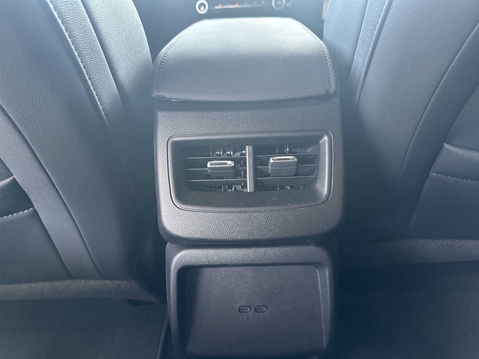 Vehicle image 24 of 32