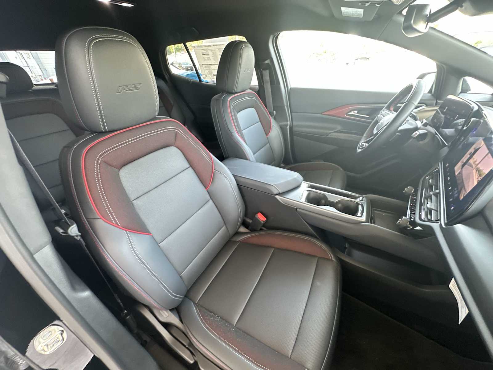 Vehicle image 14 of 32