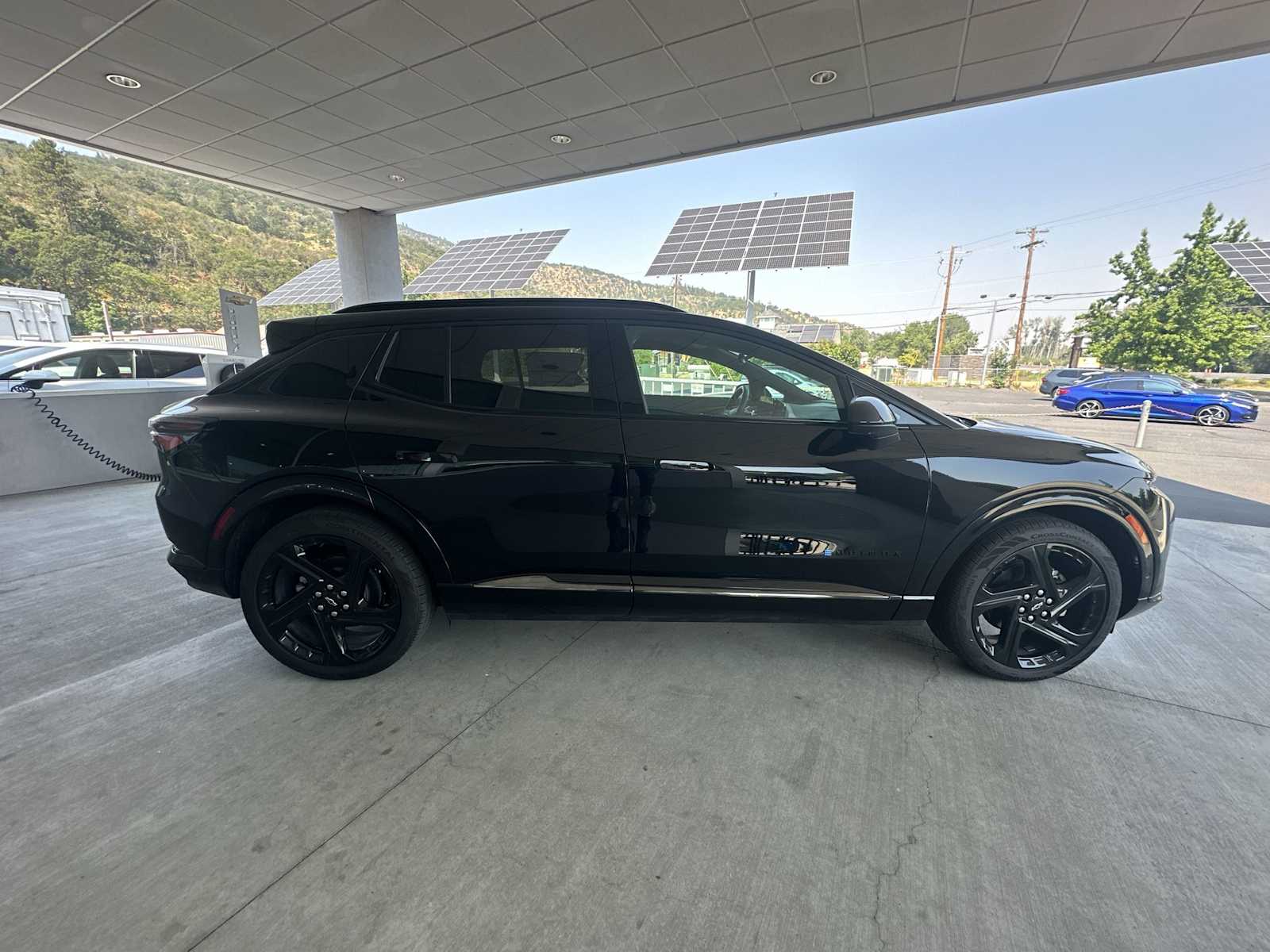 Vehicle image 5 of 32