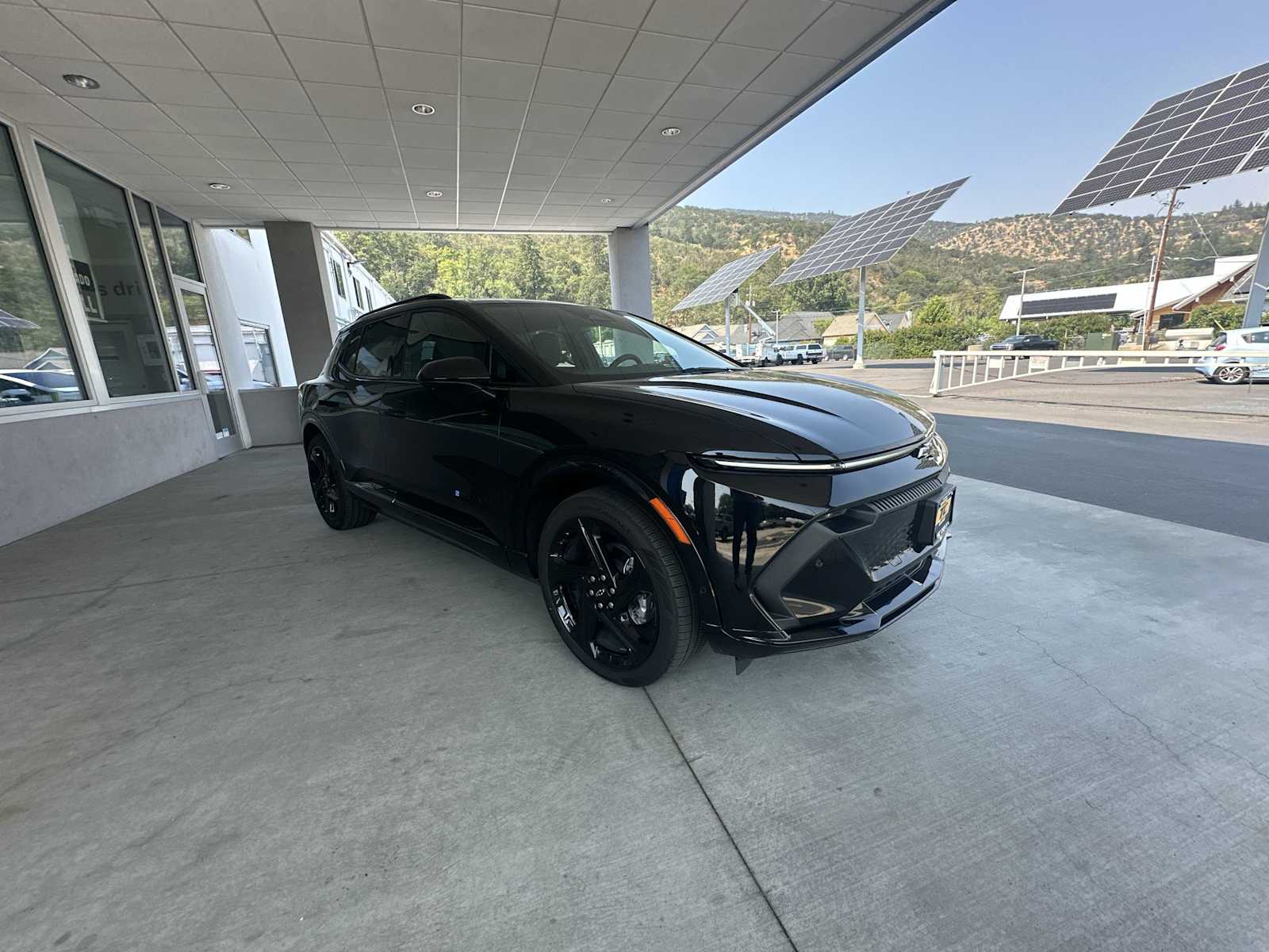 Vehicle image 4 of 32