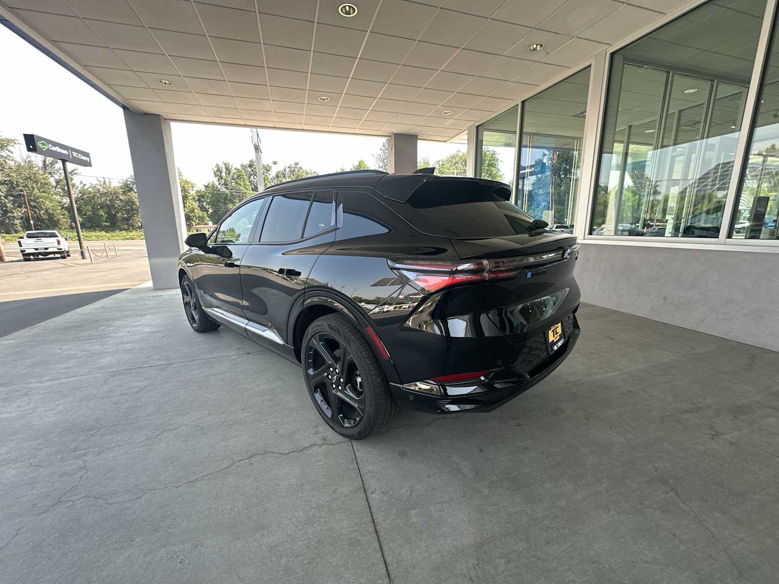 Vehicle image 8 of 32