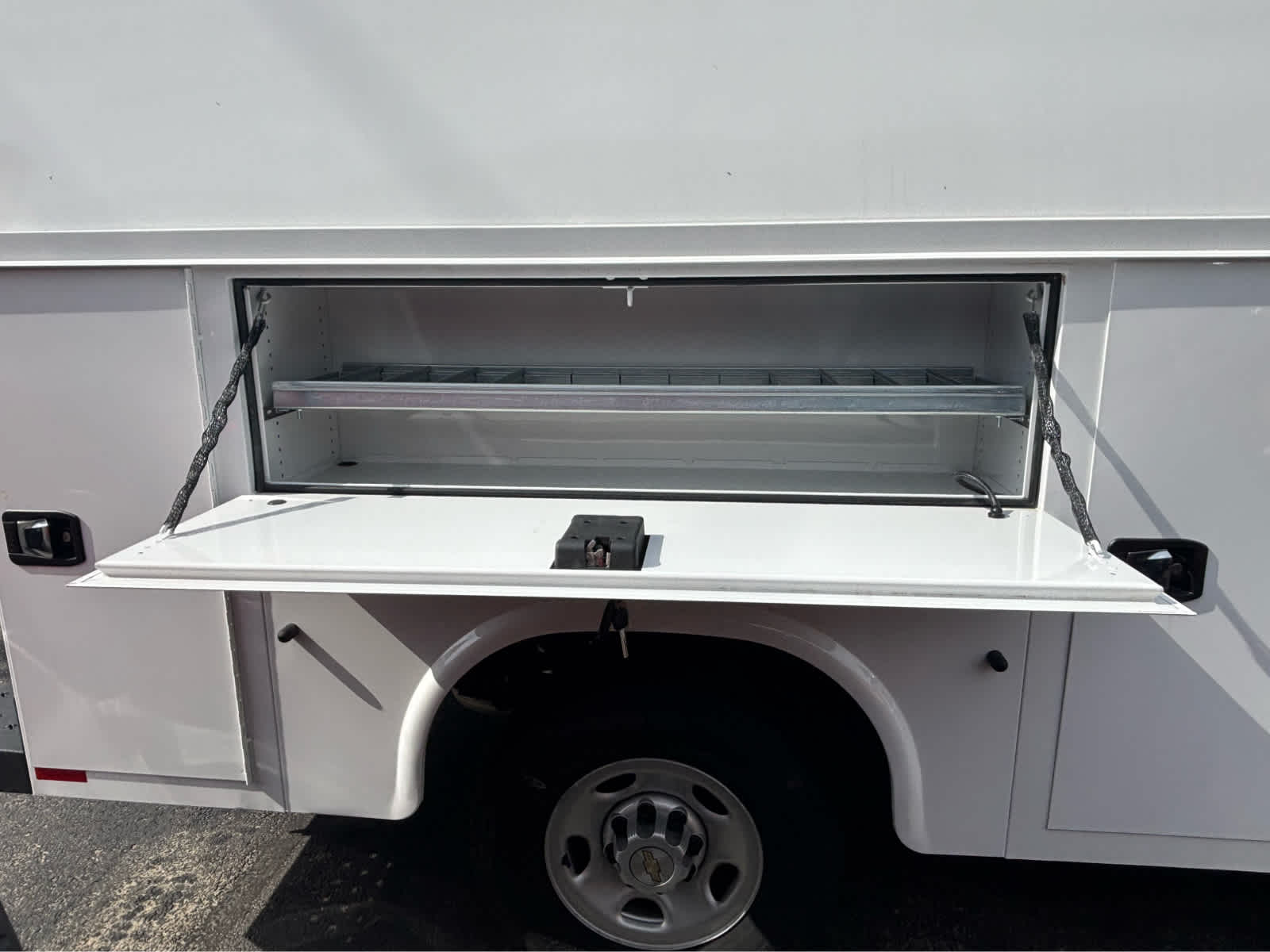 2024 Chevrolet Express Base Image 5 of 7