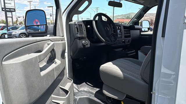 Vehicle image 6 of 40