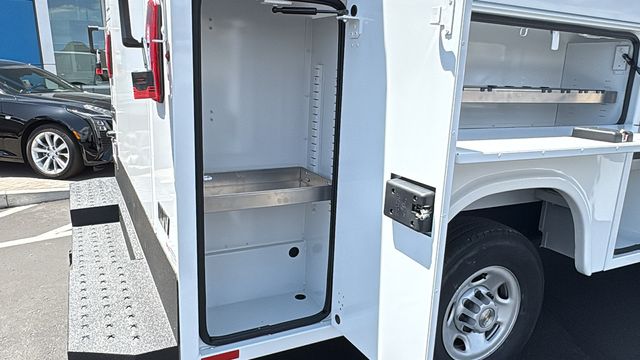 Vehicle image 19 of 40