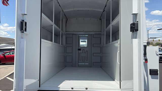 Vehicle image 33 of 40