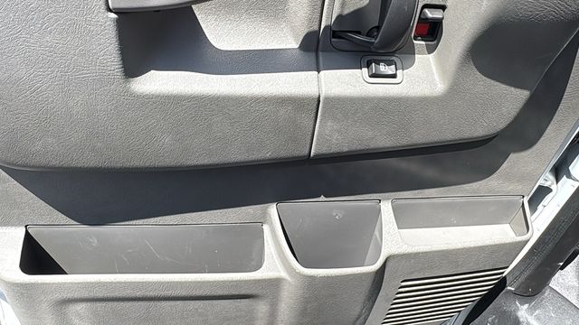 Vehicle image 36 of 40