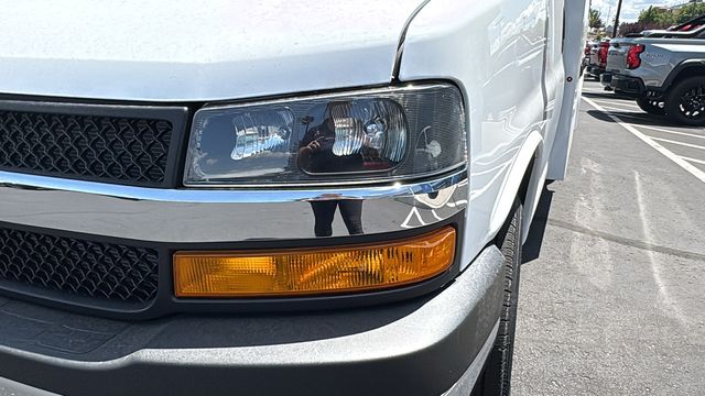 Vehicle image 18 of 40