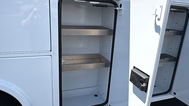 Vehicle image 31 of 40