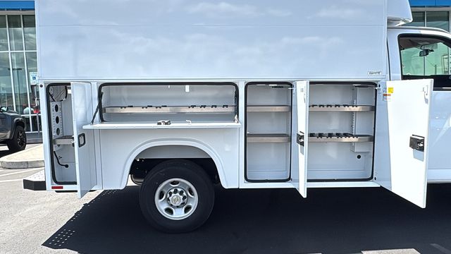 Vehicle image 38 of 40