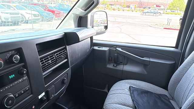 Vehicle image 22 of 40