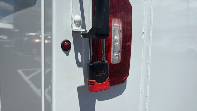 Vehicle image 26 of 40