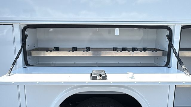 Vehicle image 23 of 40