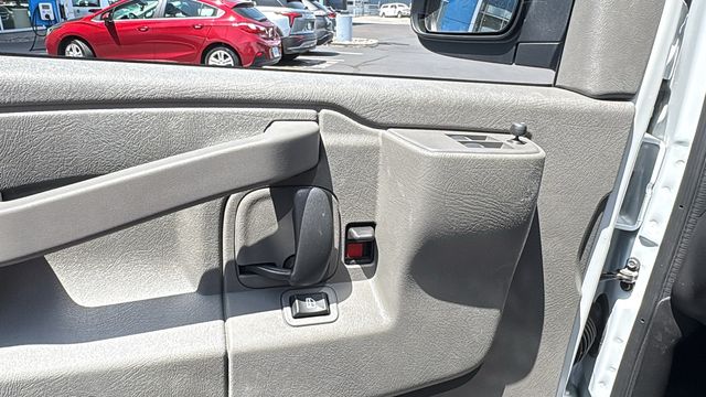 Vehicle image 37 of 40