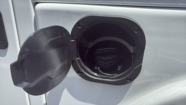 Vehicle image 11 of 40