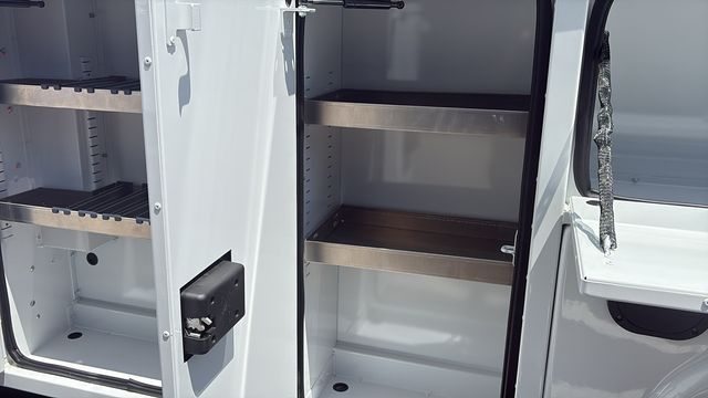 Vehicle image 14 of 40