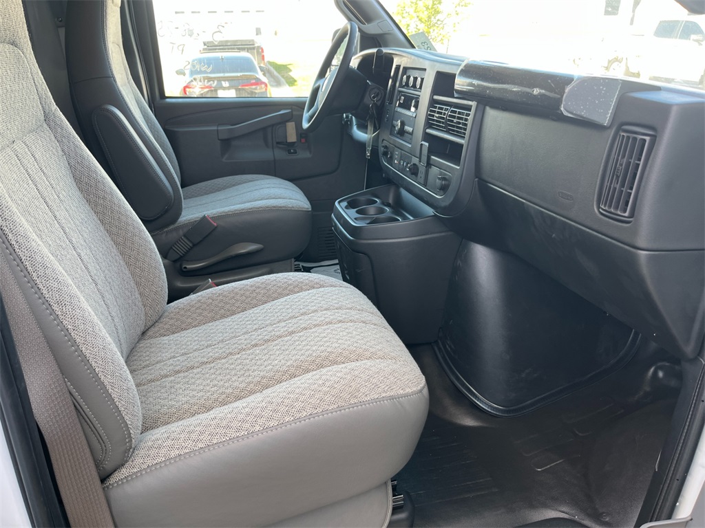 Vehicle image 23 of 26